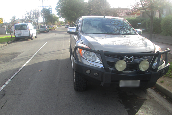Example of parking less than 3 metres from a solid white line