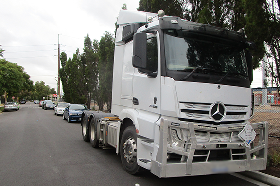 Example of a long or heavy vehicle exceeding 1 hour on a public road